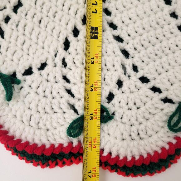 Vintage Christmas Crochet Doily Set Red Green White Round Scallop 16" Pair Table - Picture 4 of 9